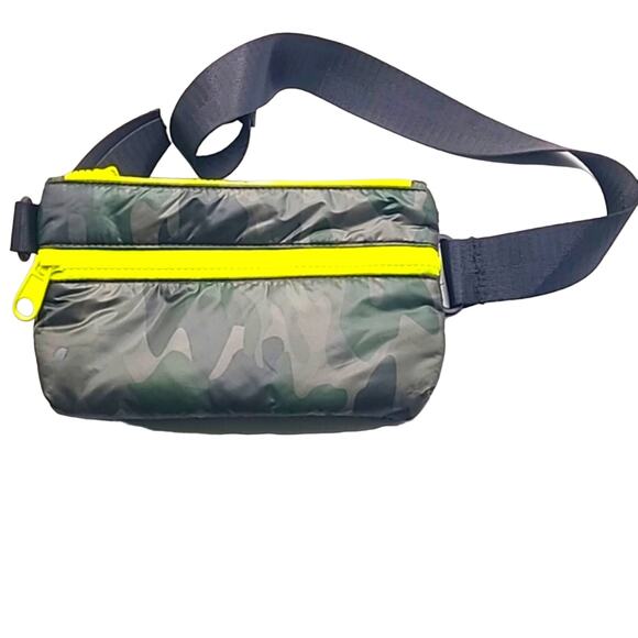 DSG Women's Camo Print Waist Pack with Neon Zippers – NWOT - Picture 2 of 5